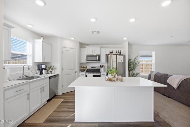 Detail Gallery Image 11 of 34 For 6003 Vespucci Ave, Bakersfield,  CA 93313 - 4 Beds | 3 Baths