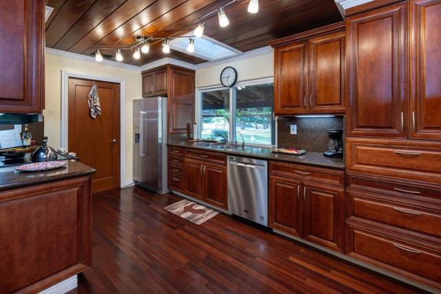 79547958 Lovers Lane, Hollister CA: https://media.crmls.org/mediaz/c5702138-ccd3-4bef-a7f5-9f009457a15b.jpg