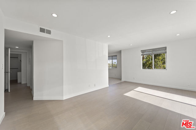 712 Pacific Street, Santa Monica CA: https://media.crmls.org/mediaz/c570517f-54c8-4710-a2e8-6bcf701353ed.jpg