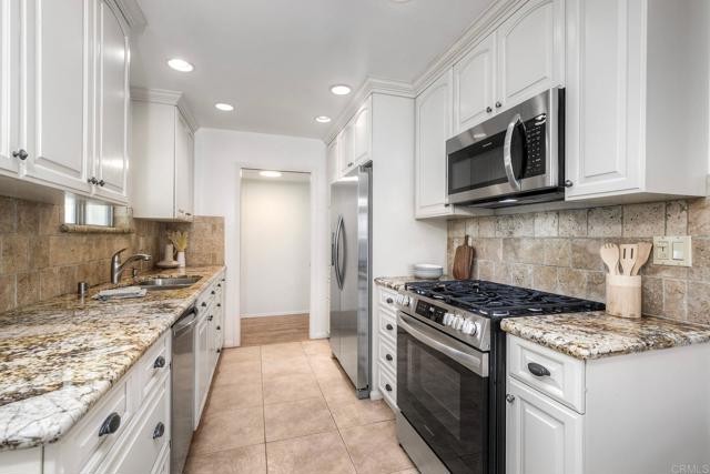 1639 Tamarack Avenue, Carlsbad CA: https://media.crmls.org/mediaz/c570b357-a1b9-4c7f-b37c-1732c008b3ad.jpg