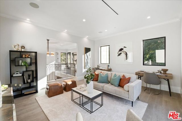 4351 Vanalden Avenue, Tarzana CA: https://media.crmls.org/mediaz/c5716bf6-b817-48da-a544-157c974576d9.jpg