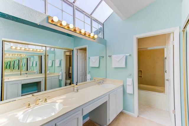 4719 ANDREA Way, Union City CA: https://media.crmls.org/mediaz/c571c2aa-5c22-48e4-8075-eafab0e13b88.jpg