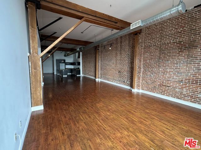 652 Mateo Street, Los Angeles CA: https://media.crmls.org/mediaz/c571fd9f-e857-432e-9e05-26b87bf87266.jpg