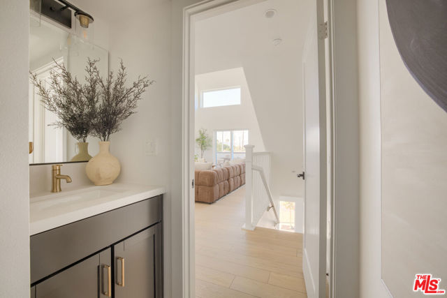 11214 Victory Boulevard, 6 photo 7