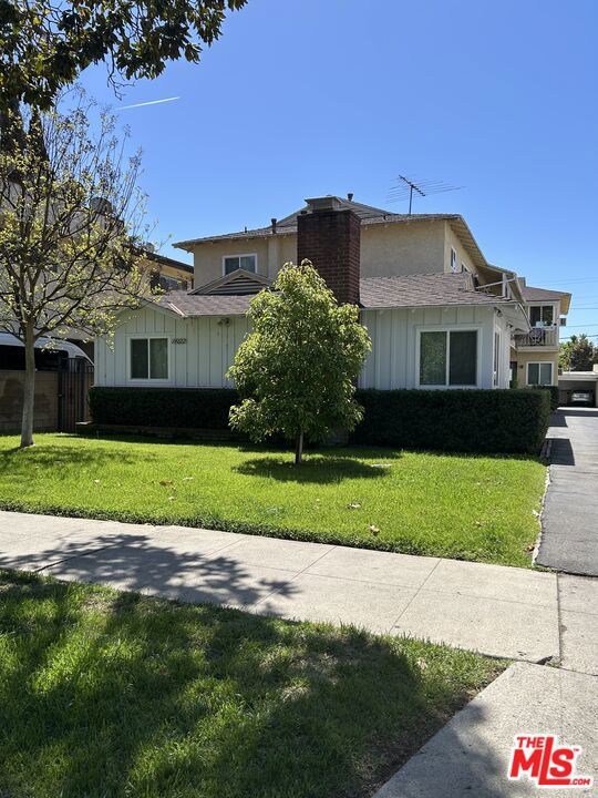 14222 Sylvan Street, Van Nuys CA: https://media.crmls.org/mediaz/c5726ad6-0c49-4c99-af0f-bd17f051fee0.jpg