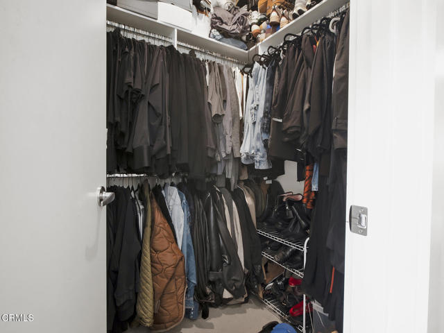 5662 Hazeltine Avenue, Van Nuys CA: https://media.crmls.org/mediaz/c5726bad-ae80-44d5-a037-9430aac8bfa6.jpg