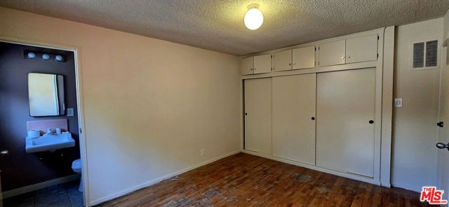 1433 N Martel Avenue, Los Angeles CA: https://media.crmls.org/mediaz/c5727b24-89d6-4acc-8435-81e04e07e961.jpg