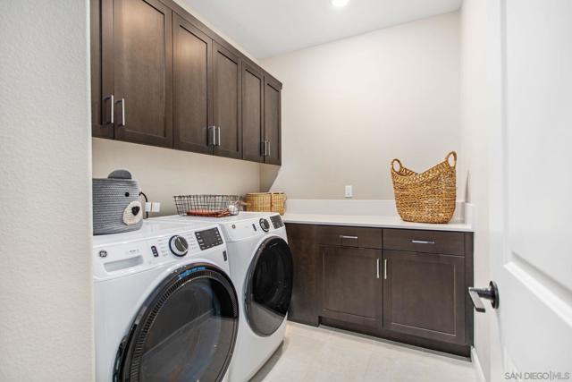1202 Sunrise Vw, San Marcos CA: https://media.crmls.org/mediaz/c572912c-00e6-4152-bb65-ab9d8d862905.jpg