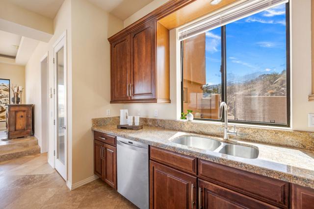 Image 17 of 75 For 61474 Hanging Rock Lane