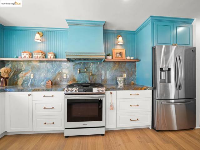 Image 7 of 48 For 8 Skander Ct