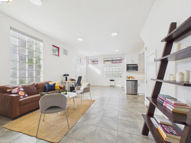 Image 22 of 38 For 2932 Filbert St 2