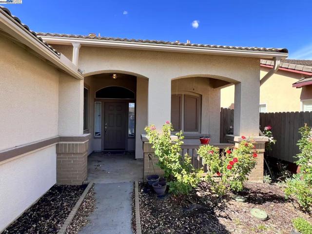 9253 Horsham Ct, Sacramento CA: https://media.crmls.org/mediaz/c5763c8c-a9e9-4148-89e2-a0720b58e7fc.jpg