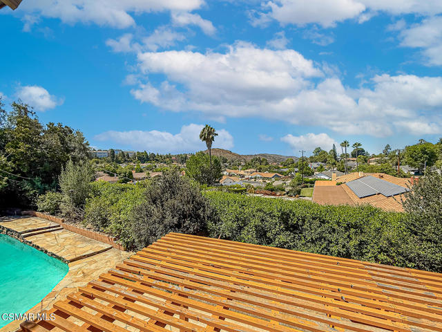 136 Erten Street, Thousand Oaks CA: https://media.crmls.org/mediaz/c5764b5c-4b27-42ff-8c20-f559785cb4d5.jpg