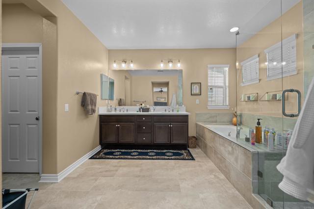 32113 Sycamore Ct, Temecula CA: https://media.crmls.org/mediaz/c5764c92-37d4-442f-926d-a3ab78e00c06.jpg
