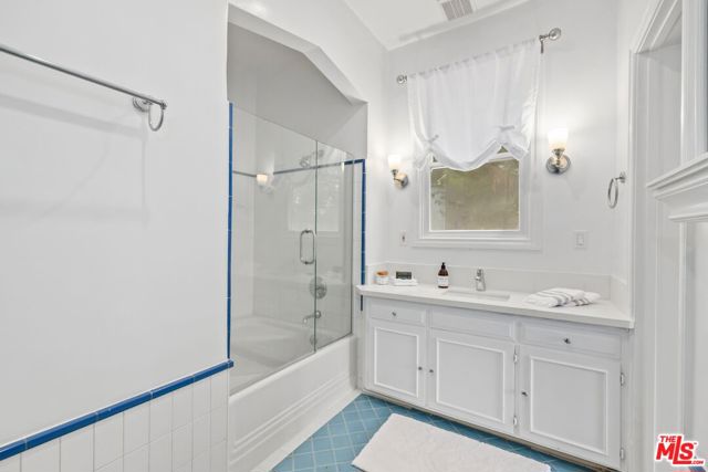 8724 Shoreham Drive, West Hollywood CA: https://media.crmls.org/mediaz/c576bde0-116d-45ed-94d4-2555831a702b.jpg