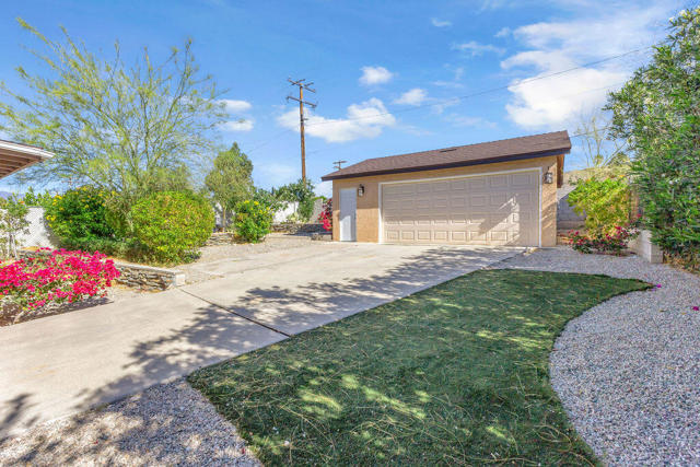 Image 21 of 24 For 66790 Yucca Drive