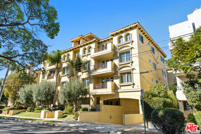 12026 Rhode Island Avenue, Los Angeles CA: https://media.crmls.org/mediaz/c577568b-b0bf-4bf2-97bd-383fd4883d36.jpg