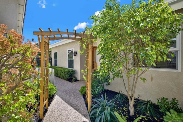 1033 1035 Summit Trl, Escondido CA: https://media.crmls.org/mediaz/c5776aa8-cf45-4377-9ddf-08fae72ca6e2.jpg