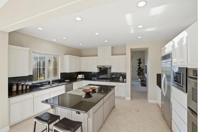 979 Via Rodriguez, San Juan Bautista CA: https://media.crmls.org/mediaz/c5781330-5c97-4f7c-8f3a-83db16356b96.jpg