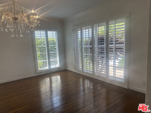 320 S Mccarty Drive, Beverly Hills CA: https://media.crmls.org/mediaz/c57814f3-6dc9-424c-9938-5099f80d0256.jpg