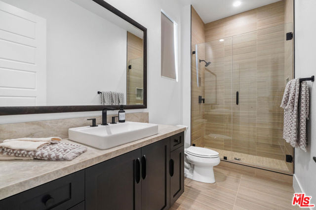 11740 Abbey Lane, Porter Ranch CA: https://media.crmls.org/mediaz/c5783049-09ec-4fa7-a33c-6a6e3780eaaa.jpg