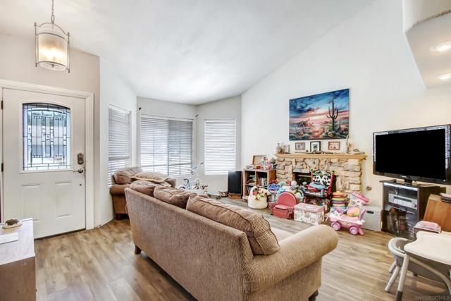 30485 Anaconda Ct, Temecula CA: https://media.crmls.org/mediaz/c578b8d9-c61a-48ae-905d-4f2ade69a39f.jpg