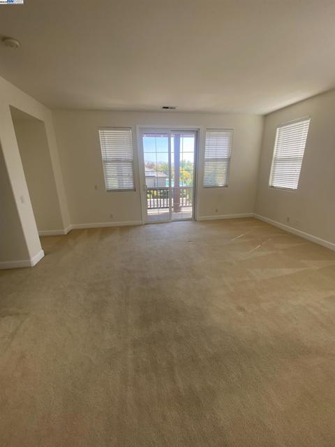 2732 Breaker Ln, Hayward CA: https://media.crmls.org/mediaz/c57908aa-4f58-4865-b112-893c3b9a0918.jpg