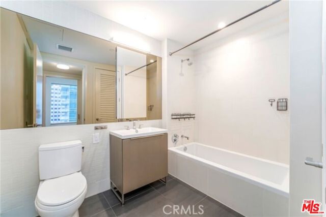 889 Francisco, Los Angeles CA: https://media.crmls.org/mediaz/c57911a2-305c-4b53-b3e1-057fa4d4a426.jpg