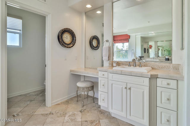 2589 Featherwood Street, Westlake Village CA: https://media.crmls.org/mediaz/c5796669-44b9-4028-9685-d5323b4dc86f.jpg