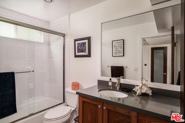 11372 Brill Drive, Studio City CA: https://media.crmls.org/mediaz/c579804d-e4e3-448a-996c-886060a69729.jpg