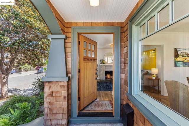 1350 Curtis St, Berkeley CA: https://media.crmls.org/mediaz/c579c183-5f11-40e1-a9f3-c511615e6f92.jpg