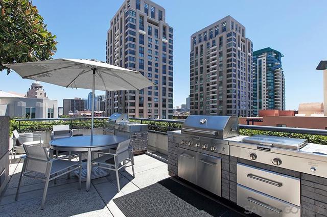 700 Front St, San Diego CA: https://media.crmls.org/mediaz/c579f40f-89de-4bc4-b38d-103e691791af.jpg