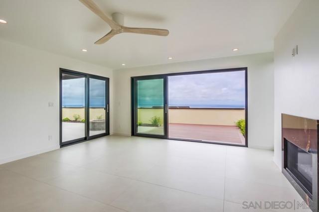 14066 Crest Way, Del Mar CA: https://media.crmls.org/mediaz/c57a8b9a-f1ed-461a-8220-6174293136a8.jpg