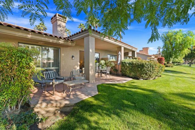 76431 Violet Circle, Palm Desert CA: https://media.crmls.org/mediaz/c57acd7b-06fc-4edb-8467-5b9602e40156.jpg