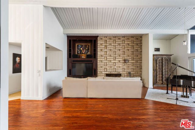 2838 Medill Place, Los Angeles CA: https://media.crmls.org/mediaz/c57af295-8cb4-4ec7-a6c6-37347b6d135e.jpg