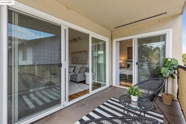 85 Vernon St, Oakland CA: https://media.crmls.org/mediaz/c57b178c-812d-44aa-a0b8-a30e741d0e27.jpg
