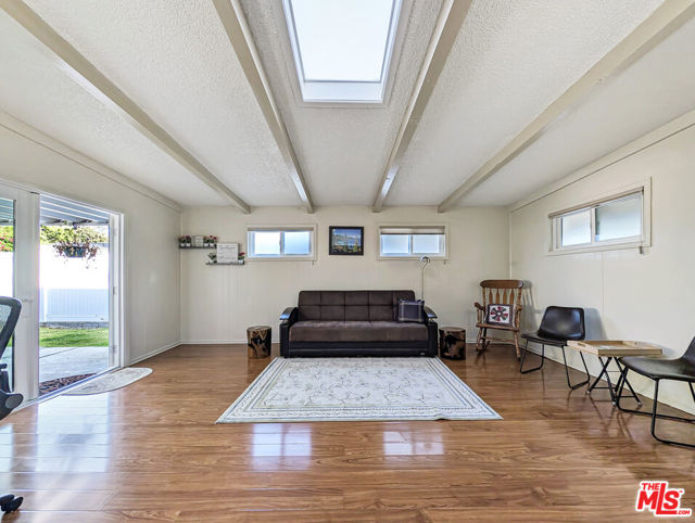 3308 Sparr Boulevard, Glendale CA: https://media.crmls.org/mediaz/c57be28a-b81e-4a70-9910-c0b271d93163.jpg