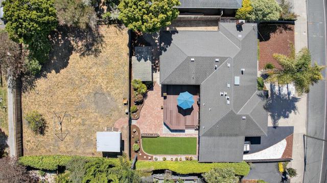 512 California Avenue, Santa Cruz CA: https://media.crmls.org/mediaz/c57cfec2-960a-4877-99d1-43e66fa4b072.jpg