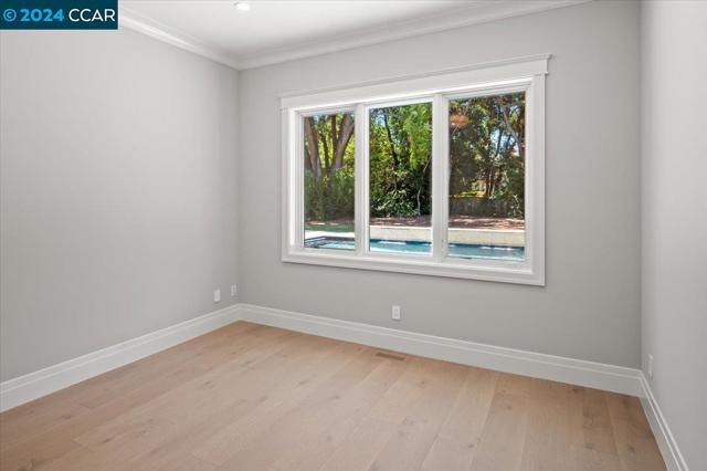 Image 23 of 52 For 74 Middlefield Rd