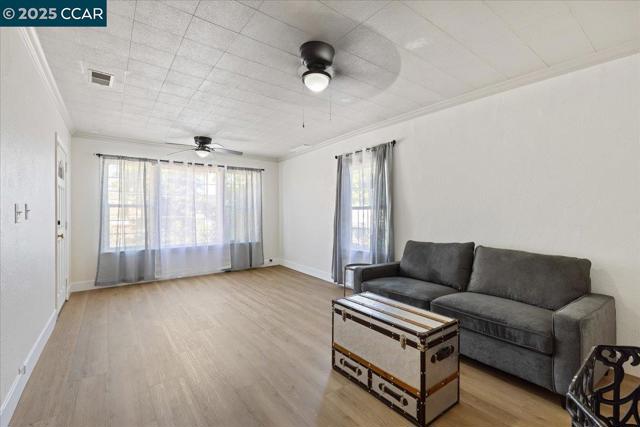 3220 Champion St, Oakland CA: https://media.crmls.org/mediaz/c57dd39f-3548-4be1-bffb-47fffeee421f.jpg
