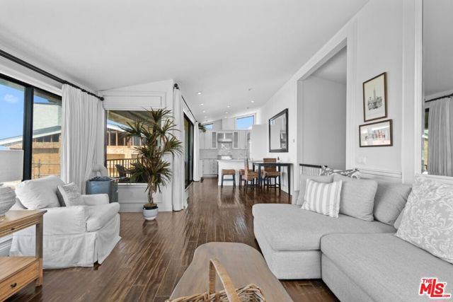 29700 Zuma Bay Way, Malibu CA: https://media.crmls.org/mediaz/c57de248-e53a-4fb8-93ce-caf927e2b0c7.jpg