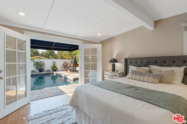 3564 Summerfield Drive, Sherman Oaks CA: https://media.crmls.org/mediaz/c57e5ff8-36a3-4fd0-863e-8f0f3c8224cc.jpg