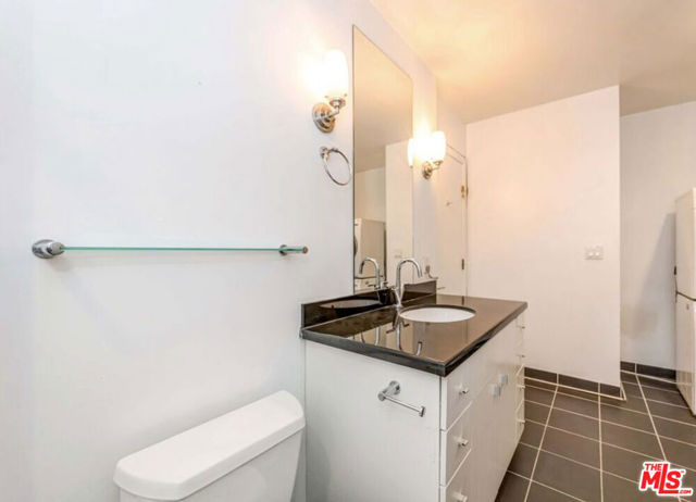 1100 Wilshire Boulevard, Los Angeles CA: https://media.crmls.org/mediaz/c57eaa2d-0386-4516-bd8d-4bfb0dc8cea5.jpg