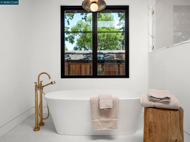 3364 Las Huertas Rd, Lafayette CA: https://media.crmls.org/mediaz/c57ef0fe-732c-4ca4-808b-2bcfe0a541b5.jpg
