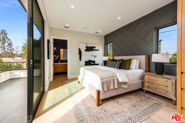 15907 Valley Vista Boulevard, Encino CA: https://media.crmls.org/mediaz/c57f7551-3f32-4f9c-ab39-01b9a1c5294e.jpg
