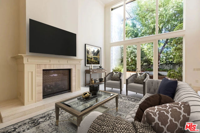 12386 Ridge Circle, Los Angeles CA: https://media.crmls.org/mediaz/c5800c4b-366f-42ee-acae-ef488b6f5cc6.jpg