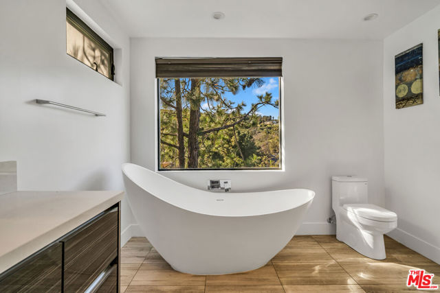 3026 PASSMORE Drive, Los Angeles CA: https://media.crmls.org/mediaz/c5802e63-664a-4dcc-af34-85aead264eaf.jpg
