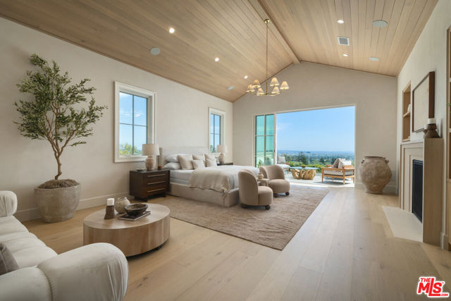 1682 San Onofre Drive, Pacific Palisades CA: https://media.crmls.org/mediaz/c5807c7d-2d74-4376-81c6-4ed8db087e32.jpg