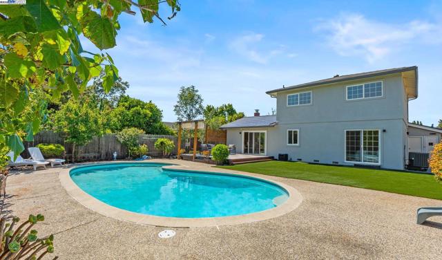 7574 Birkdale Dr, Newark CA: https://media.crmls.org/mediaz/c580db7a-f9fc-4639-bd40-cef3d6a43f08.jpg