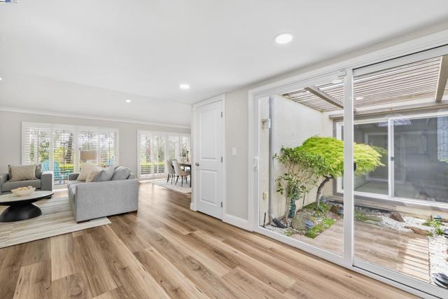 553 Saint George Rd, Danville CA: https://media.crmls.org/mediaz/c5811c90-4e00-4960-b461-a845a40aabe0.jpg